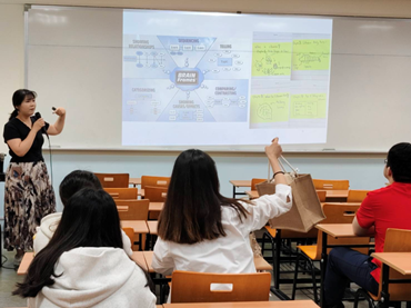 路亞國際學校孫時新老師圖片