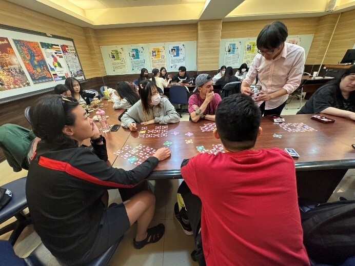 小組透過試玩認識不同的桌遊類別圖片