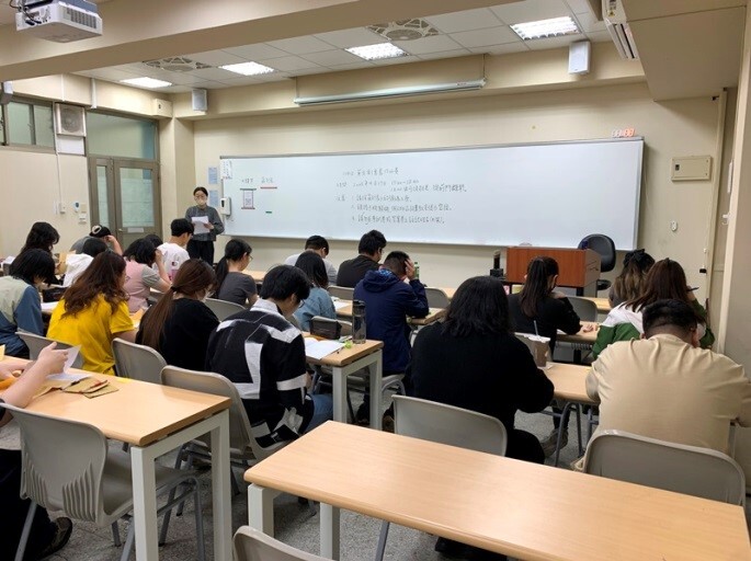 參賽學生依說明撰寫作文圖片