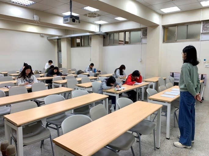 參賽學生依說明撰寫作文圖片