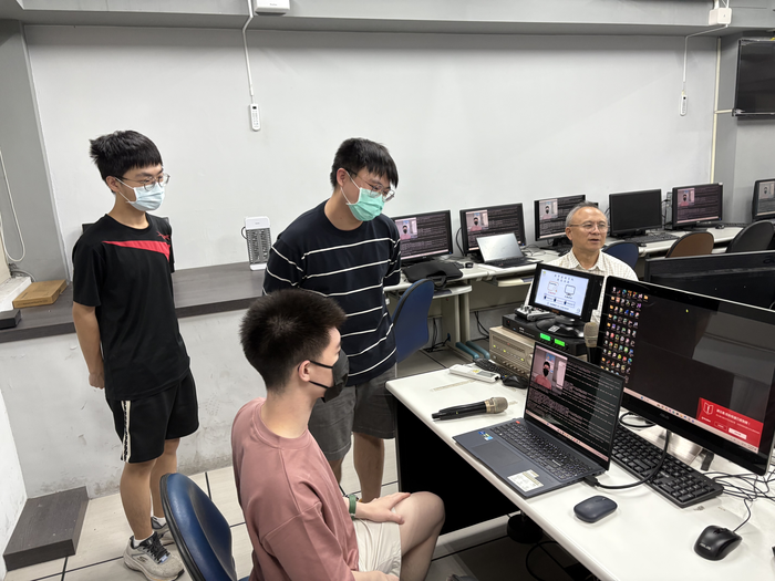 組別專案demo(題目: 基於深度學習之即   口罩佩戴辨識系統)圖片