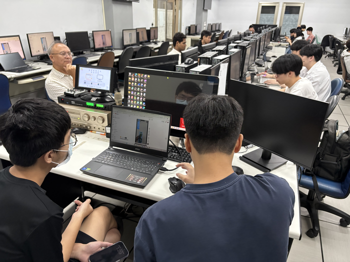組別專案demo(題目: 基於深度學習之智慧回收分類系統)圖片