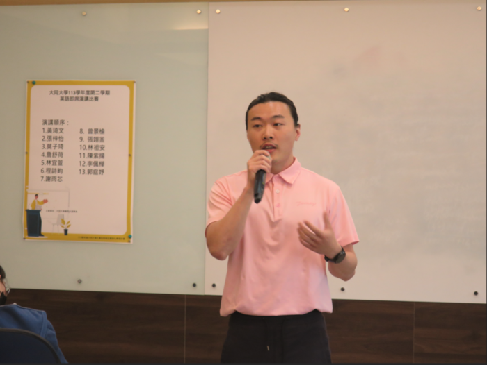 參賽學生進行演說圖片