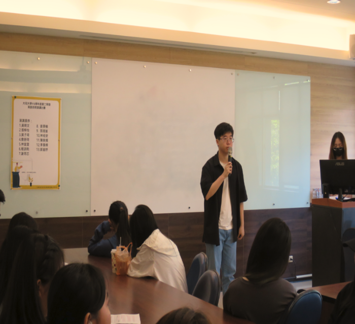 參賽學生進行演說圖片